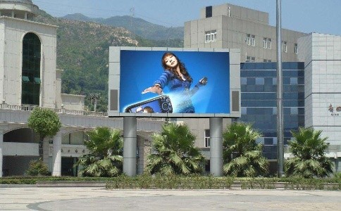 戶外led屏在雨季如何預(yù)防雷電呢?