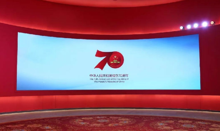 歡度國慶，成都戶外全彩屏綻放光彩